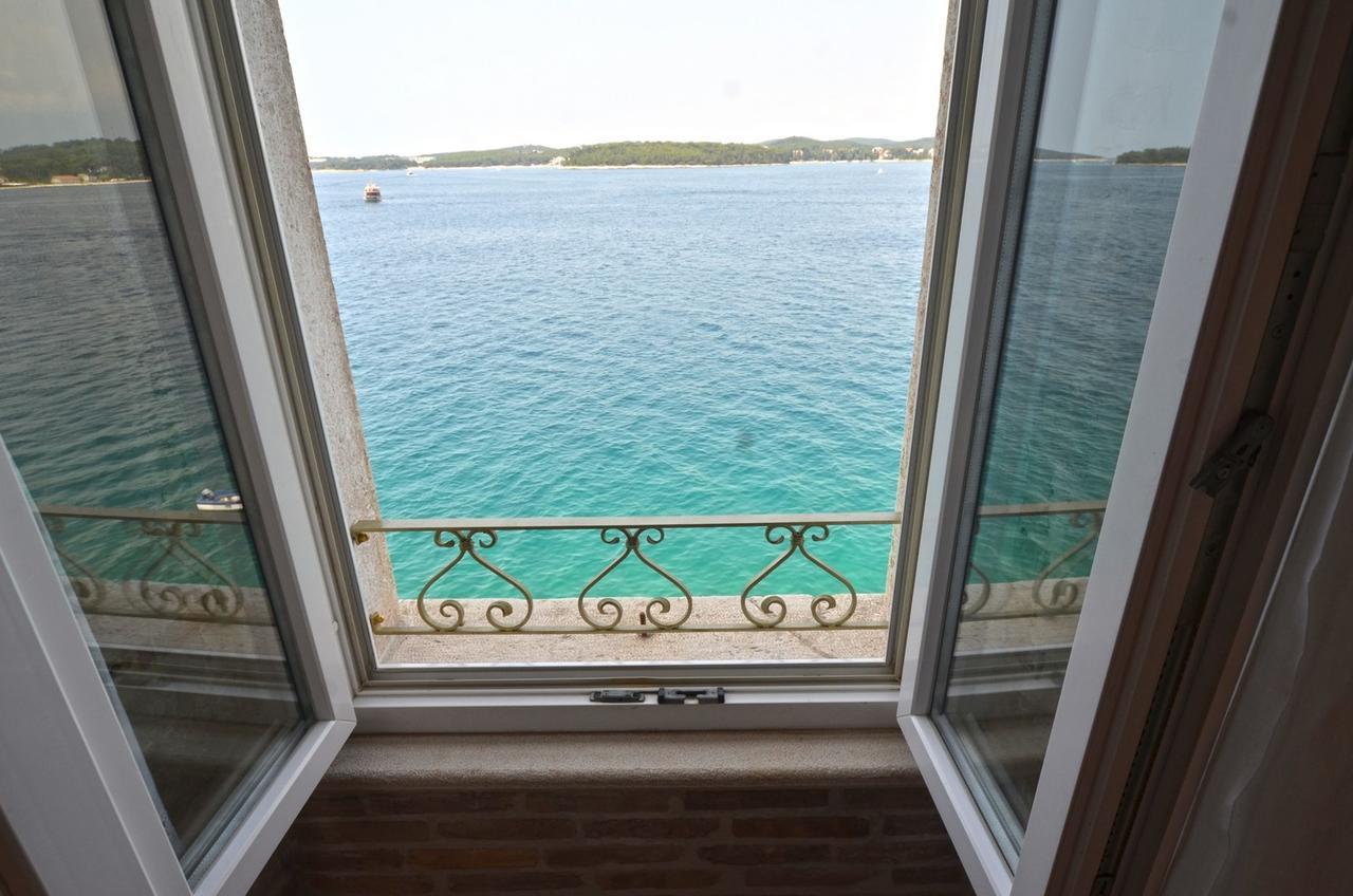 Arnolongo B4 Sea View Hotel Rovinj Exterior photo