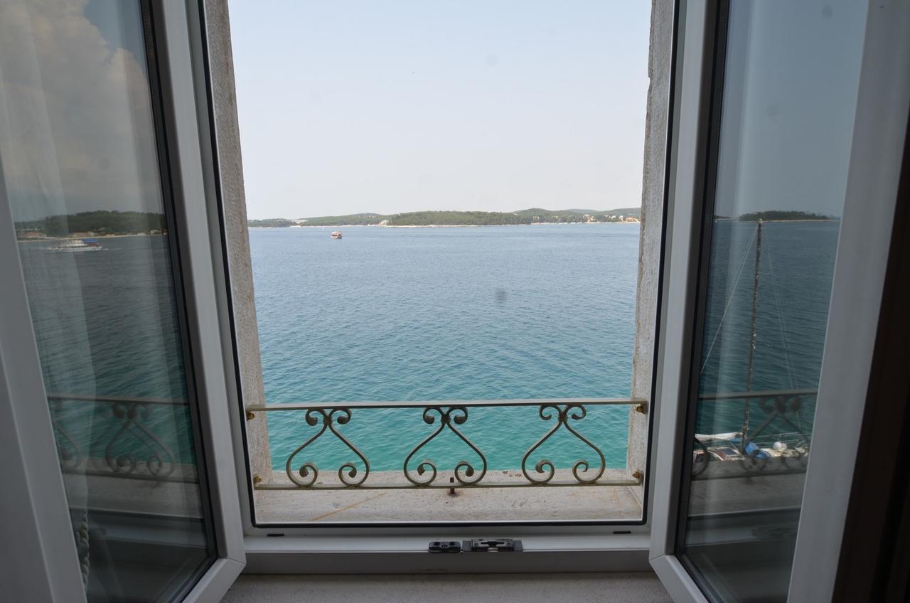 Arnolongo B4 Sea View Hotel Rovinj Exterior photo